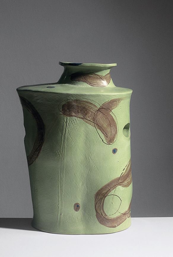 craftsmagazine's tweet photo. 'For me, fluidity and speed are linked ideas' - Alison Britton #ContentandForm #SpringIssue https://t.co/sjwQ9ShVH4 https://t.co/1aqinCmZKV