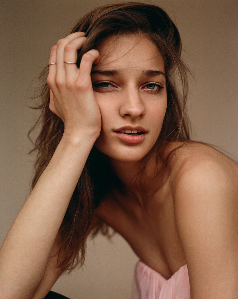 Маша зиренко. Маша дичара фотосессия. Masha spooky stories. J masha mp4. Благова маша тим.