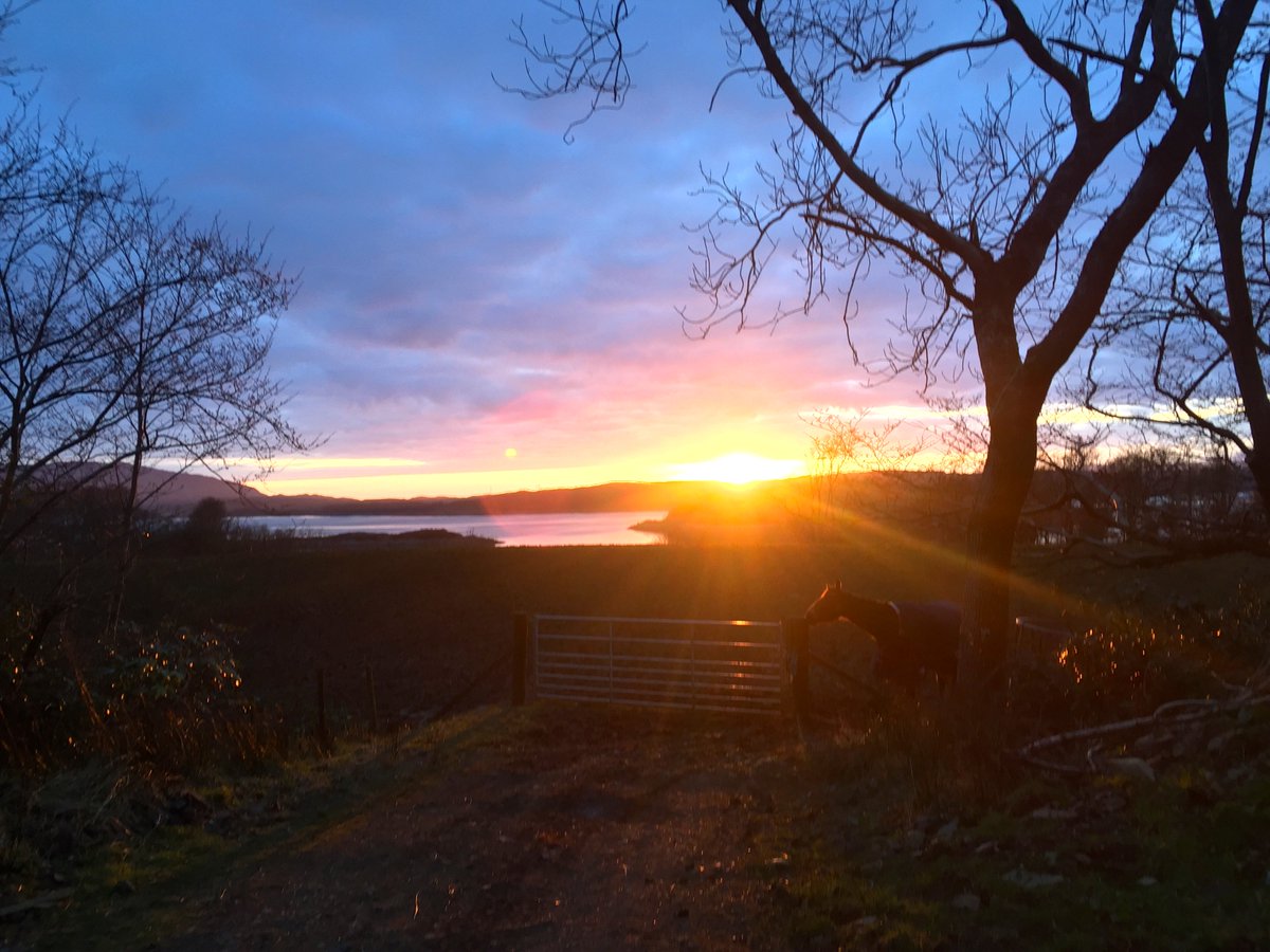 LungaHouse's tweet image. Love a Lunga Sunset... #scotland #westcoast #argyll @HeartofArgyll @secret_coast @swdmagazine @WedInspiration