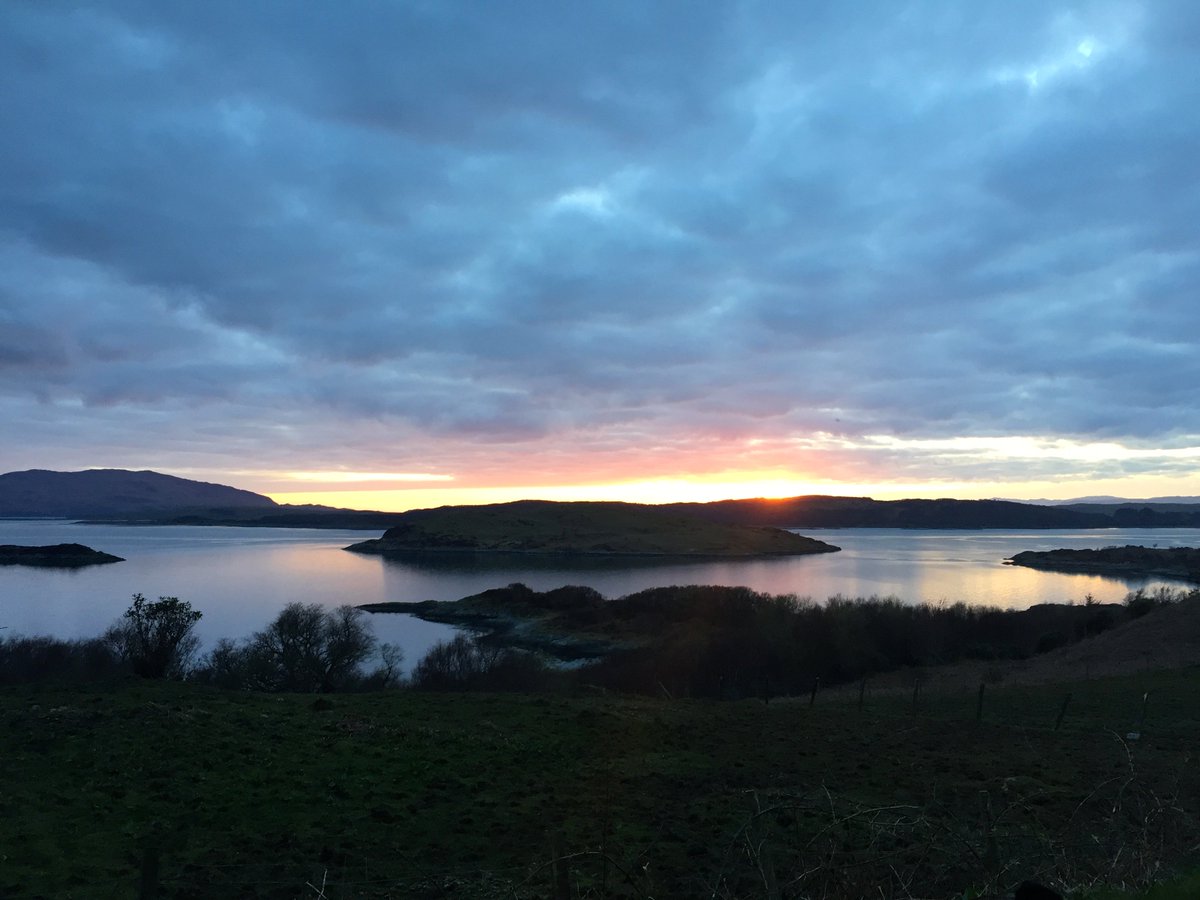 LungaHouse's tweet image. Love a Lunga Sunset... #scotland #westcoast #argyll @HeartofArgyll @secret_coast @swdmagazine @WedInspiration