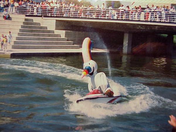 Seviocio's tweet photo. Tal día como hoy, el 20 de abril de 1992 se inauguró la Expo'92 https://t.co/BwrlJSg5Ha #Sevillahoy vía @Seviocio https://t.co/U9rfV4EdXL