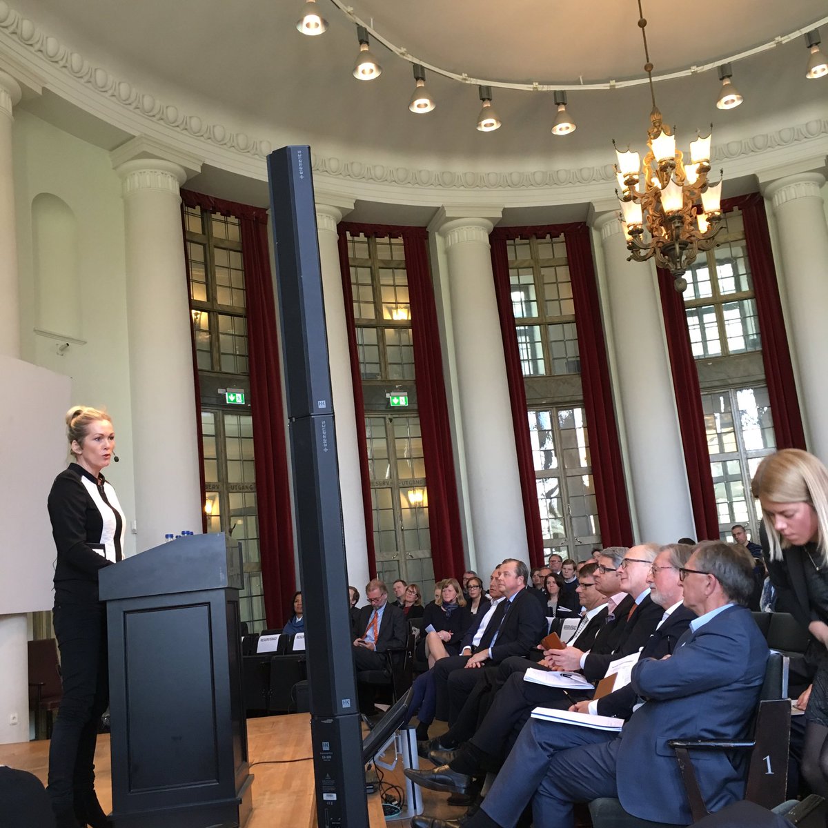 MariaArchon's tweet photo. Lyssnar på inspirerande @KrohnTraaseth om hur vi i Norden ska bli mer konkurrenskraftiga globalt  👌🏽 #inno2016 https://t.co/hhJiWMbrX2