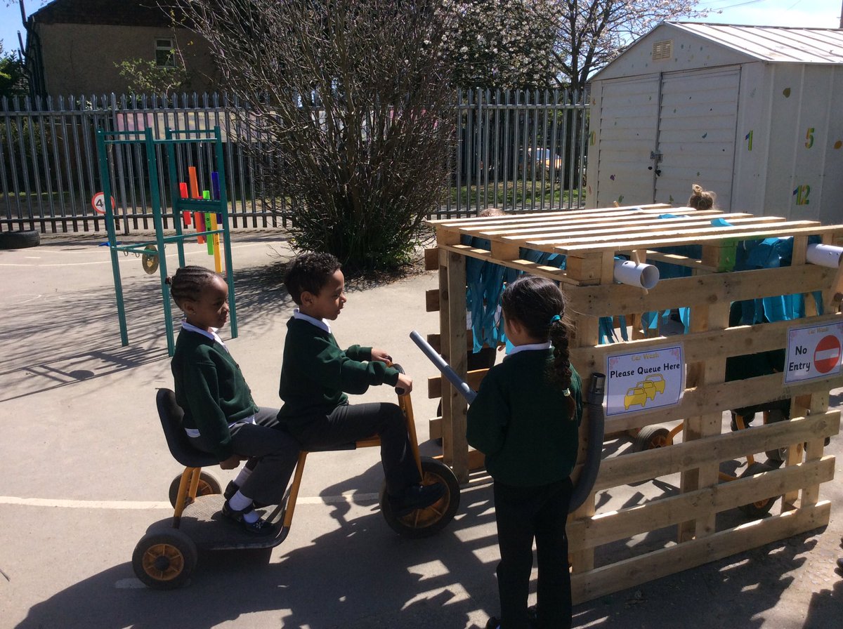 BlackbirdMPS's tweet photo. @manor_primary Reception are offering great deals on their car wash today! https://t.co/eYYzqfikc9