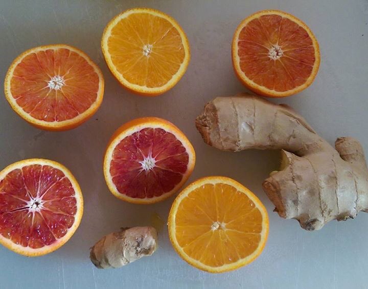 LeopardPrint__'s tweet photo. Fresh drinks to get me feeling well. Blood-orange,orange &amp; ginger juice and ginger,turmeric, cayan,lemon &amp; honey tea https://t.co/kvQfKbtNfF