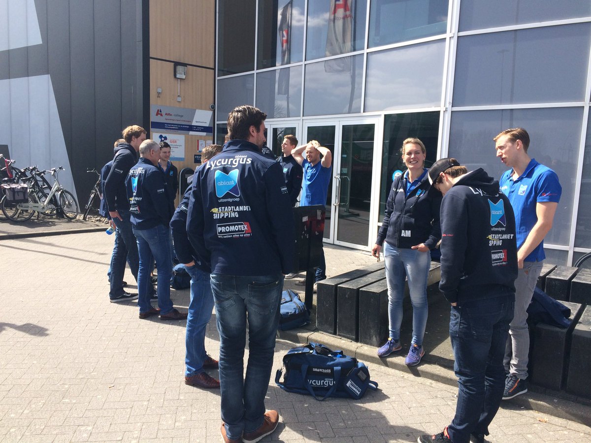 LycurgusVolley's tweet photo. De #RoadtoPlaza @OrionVolleybal krijgt een vervolg in de spelersbus @fcgroningen @DrentheTours. #orilyc #Heikorijdt https://t.co/GnEcMP6xmH