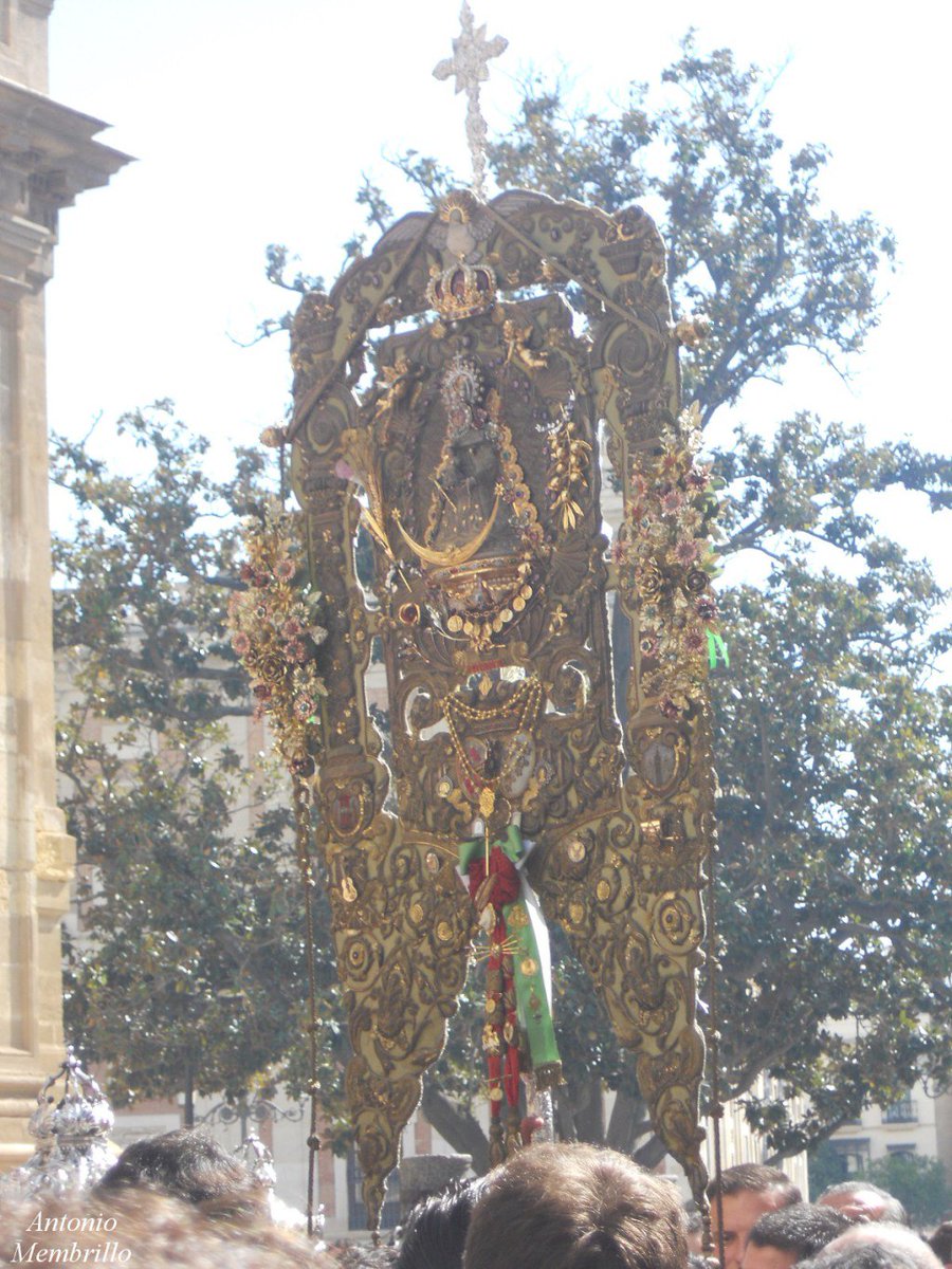 luzdepasionsev's tweet photo. Cultos en la Hermandad del Rocío de Triana (@rociodetriana), por @amembri96 https://t.co/v08mi2smDG https://t.co/KgTwkRNVZr
