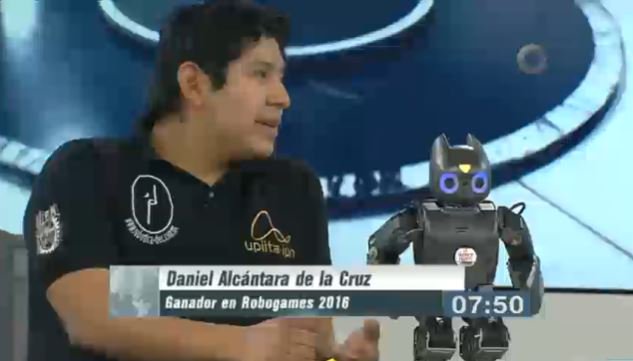 OnceNoticiasTV's tweet photo. #EnVivo: En el estudio nos presentan un humanoide que concurso en el #Robogames2016 https://t.co/9pDYF2H2dg https://t.co/7bJKwQ9itm