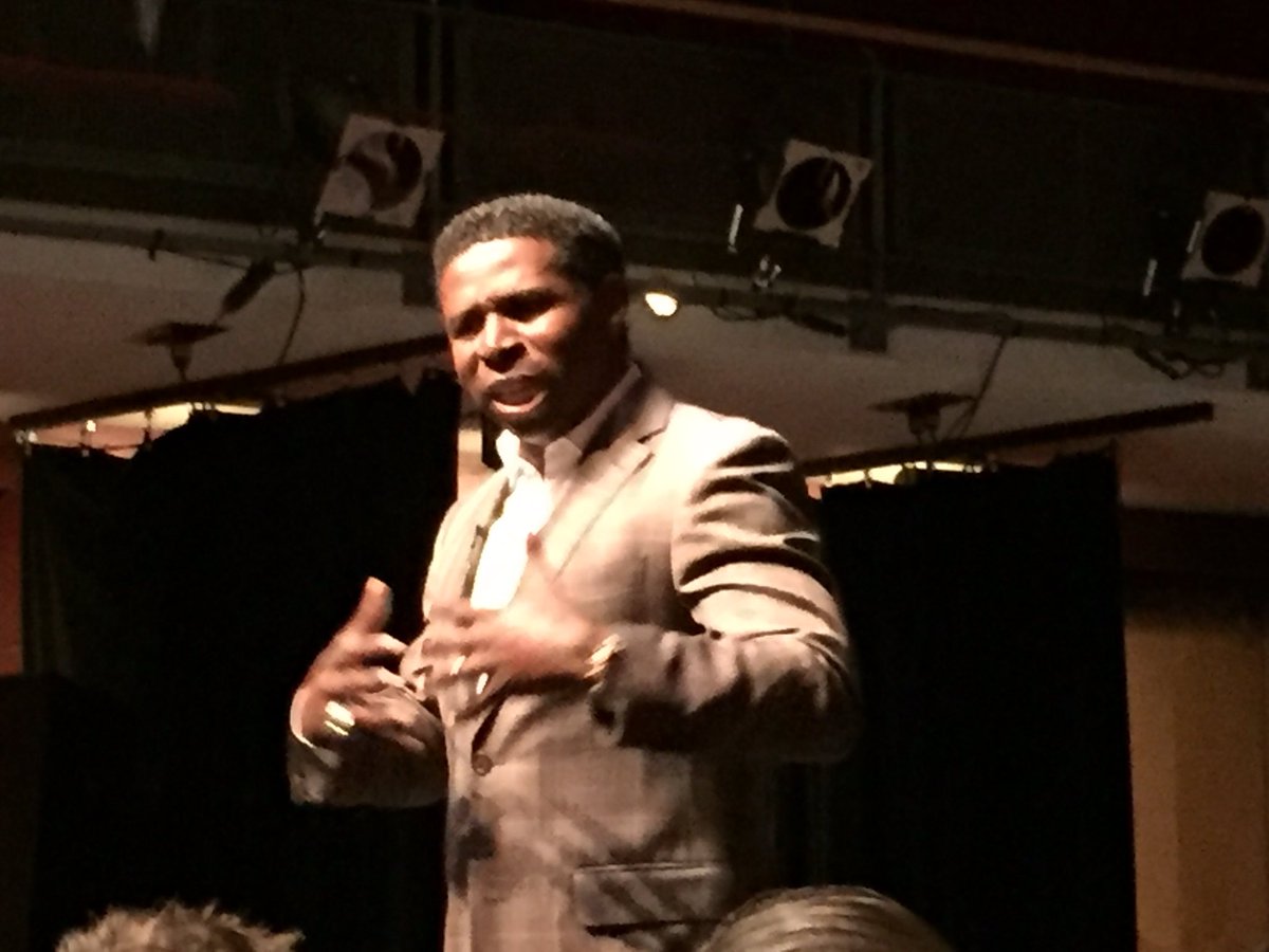 pluomala15's tweet photo. "Finding the sweet spot!" Michael "Pinball" Clemons #TLIM #sncdsb @sncdsb https://t.co/QubGwYg4TJ