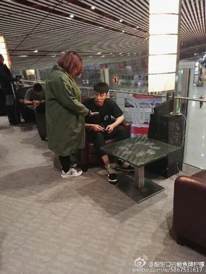 PPdiary92's tweet image. คุณมีพี่การ์ดน้องโจวของคุณ ฉันก็มีเจ๊วี่ป๋าจอร์นของฉันเหมือนกัน 😂 #heroinwebseries #yuzhou #vijing