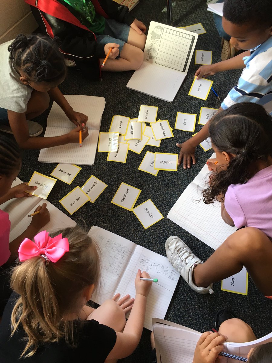 WoodisWizards's tweet photo. Contraction action! 💪🏼 @langfordlabs @RichlandTwo #firstgrade #wordwork #teamwork https://t.co/FpCKsg9gmS