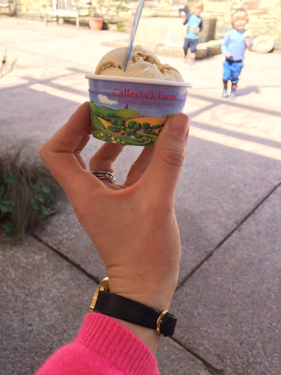 MagpieFoxShop's tweet photo. Sun is shining on #Cornwall enjoying some of Cornwalls finest ice cream @CallestickFarm https://t.co/WOnt3fOiVG