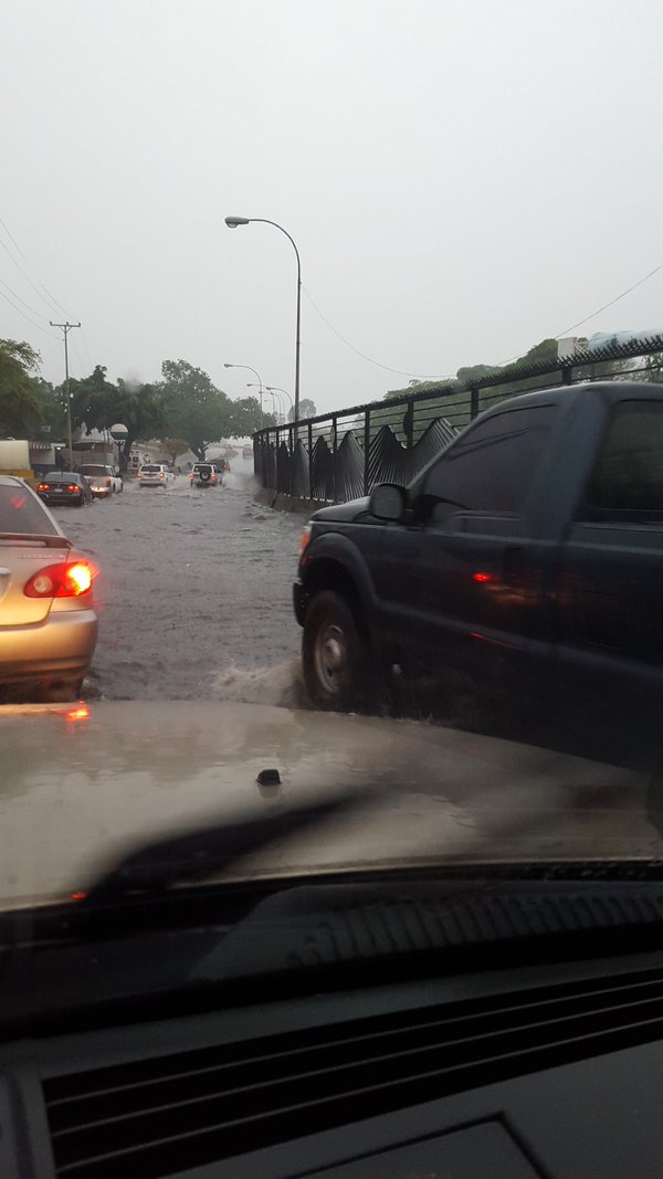 progresista's tweet photo. #CaraCaos es así como la lluvia nos anuncia su llegada! Feliz miércoles #GenteProgresista https://t.co/WNvz9aISxz