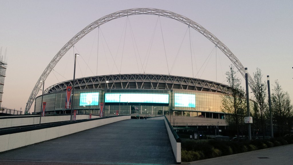 andyraju's tweet photo. @the401challenge β401 marathons! amazing!π I am happy i did 1!π
#Wembley awaits! #vlm2014 #run #401runwithben πβππ https://t.co/EWWT1aNe5D