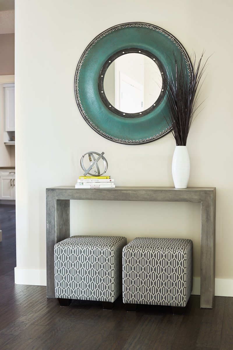 AMREdmonton's tweet photo. Simplicity is often the best route....in decor and life #mirror #yegdesign #Amrdesign #livelifesimple #frontdoor https://t.co/gyv9tIDB4r