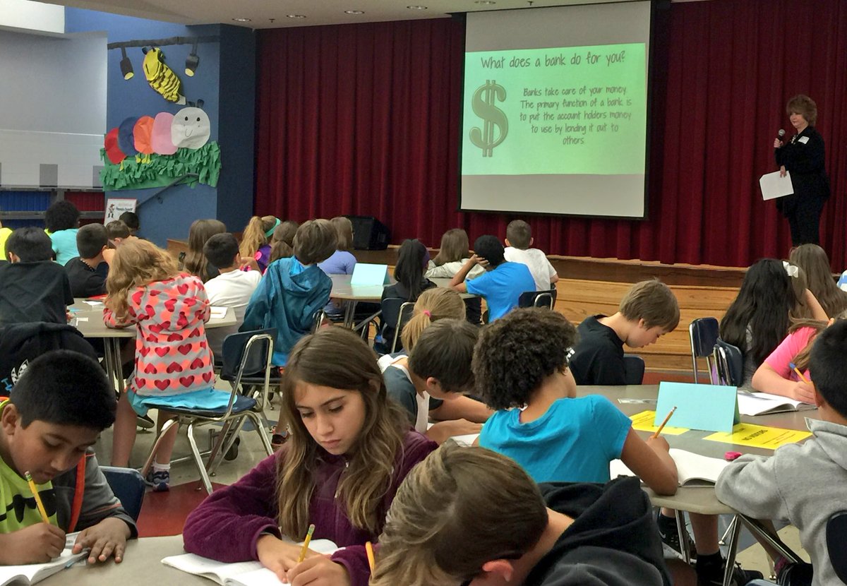 erin067's tweet photo. @LoneStarElem 4th graders are learning about #financialliteracy from a real Banker! #northstarbank #realworldlesson https://t.co/K2OELEk9pv