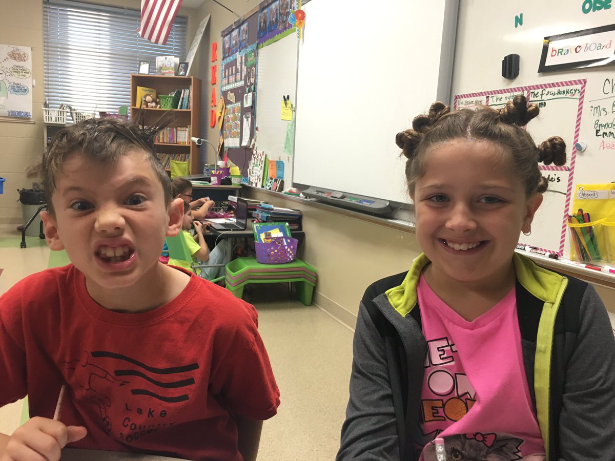 RBodoin's tweet photo. Reading Group today is just a bit wackier for #WackyWednesday @DHElementary for the #DHEBookFair https://t.co/3HaRvWO3WZ