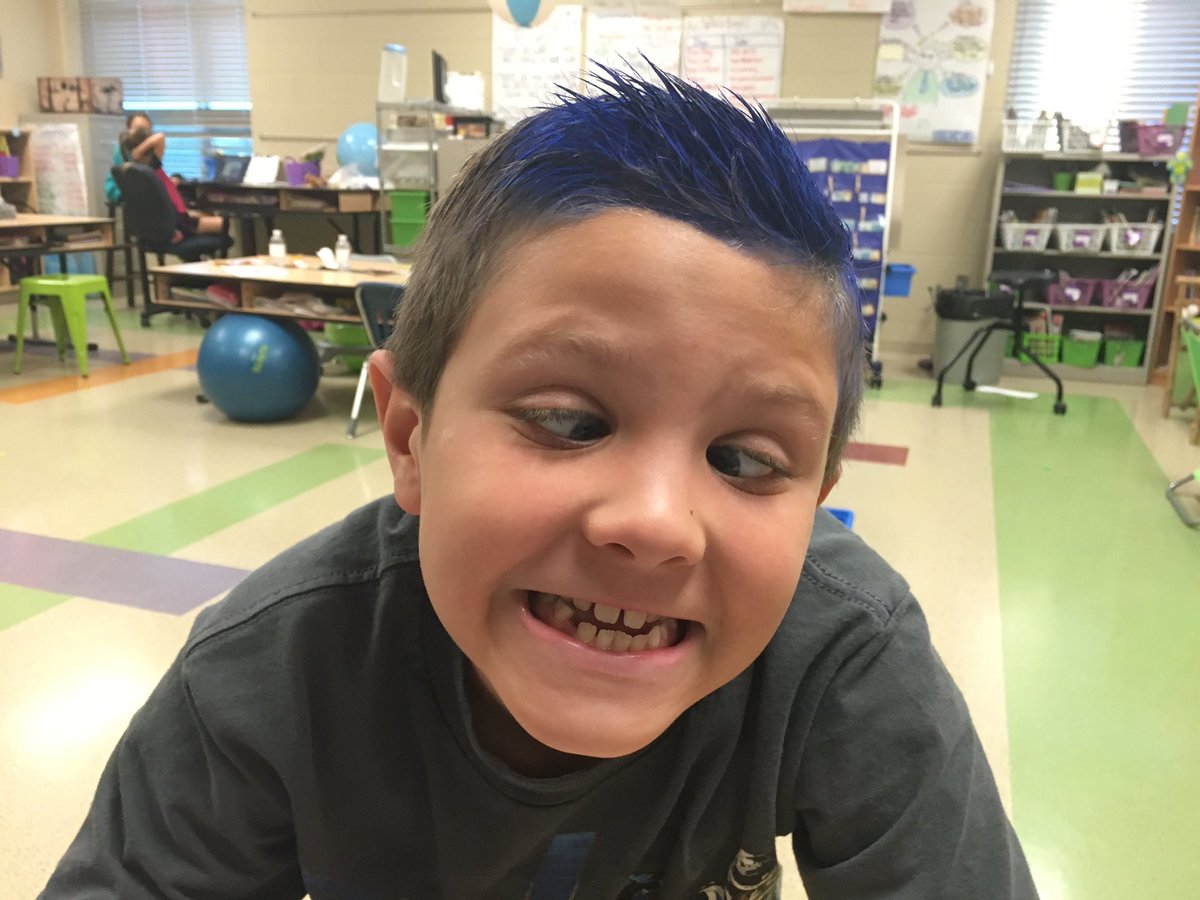 RBodoin's tweet photo. Reading Group today is just a bit wackier for #WackyWednesday @DHElementary for the #DHEBookFair https://t.co/3HaRvWO3WZ