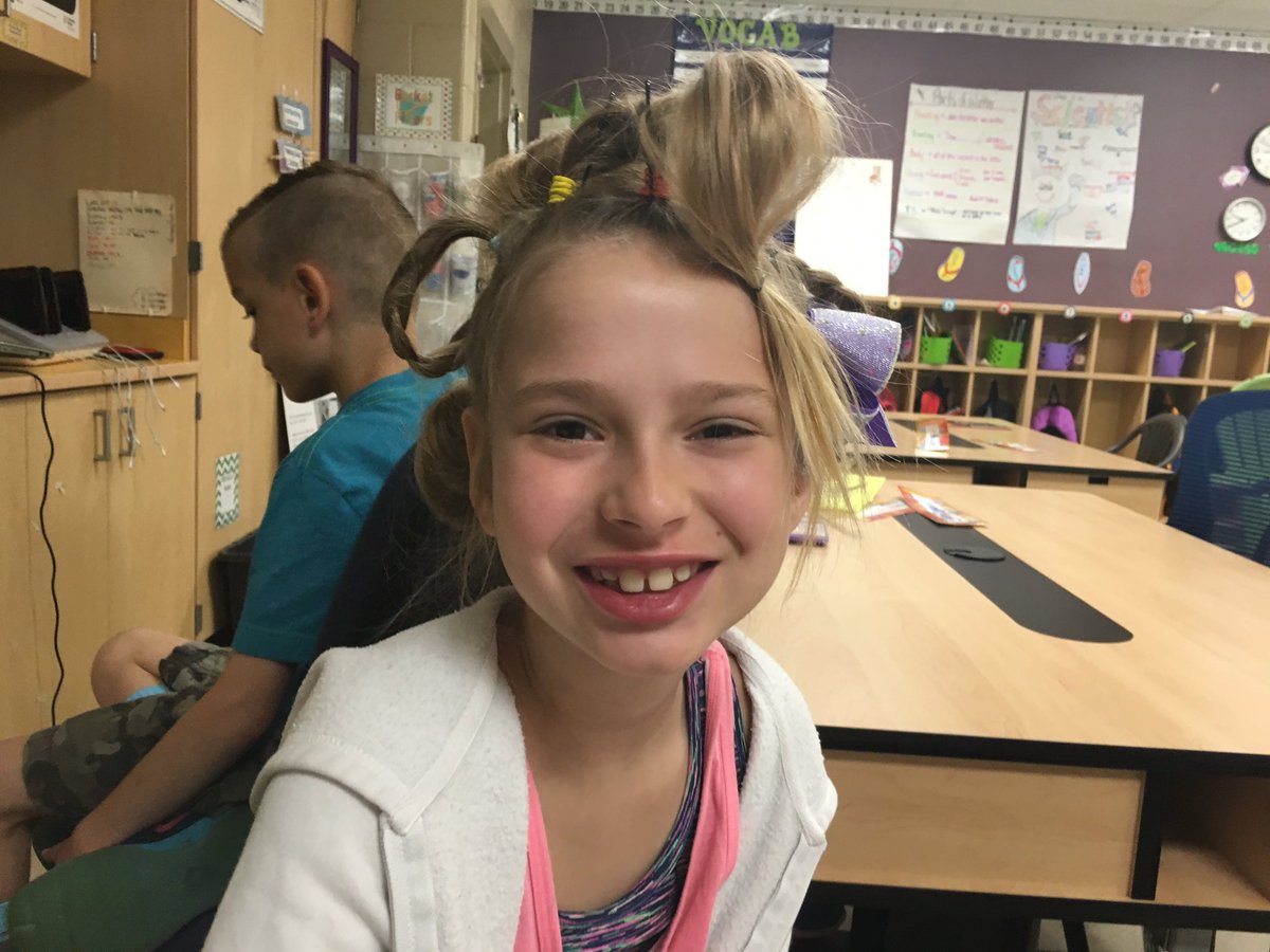 RBodoin's tweet photo. Reading Group today is just a bit wackier for #WackyWednesday @DHElementary for the #DHEBookFair https://t.co/3HaRvWO3WZ