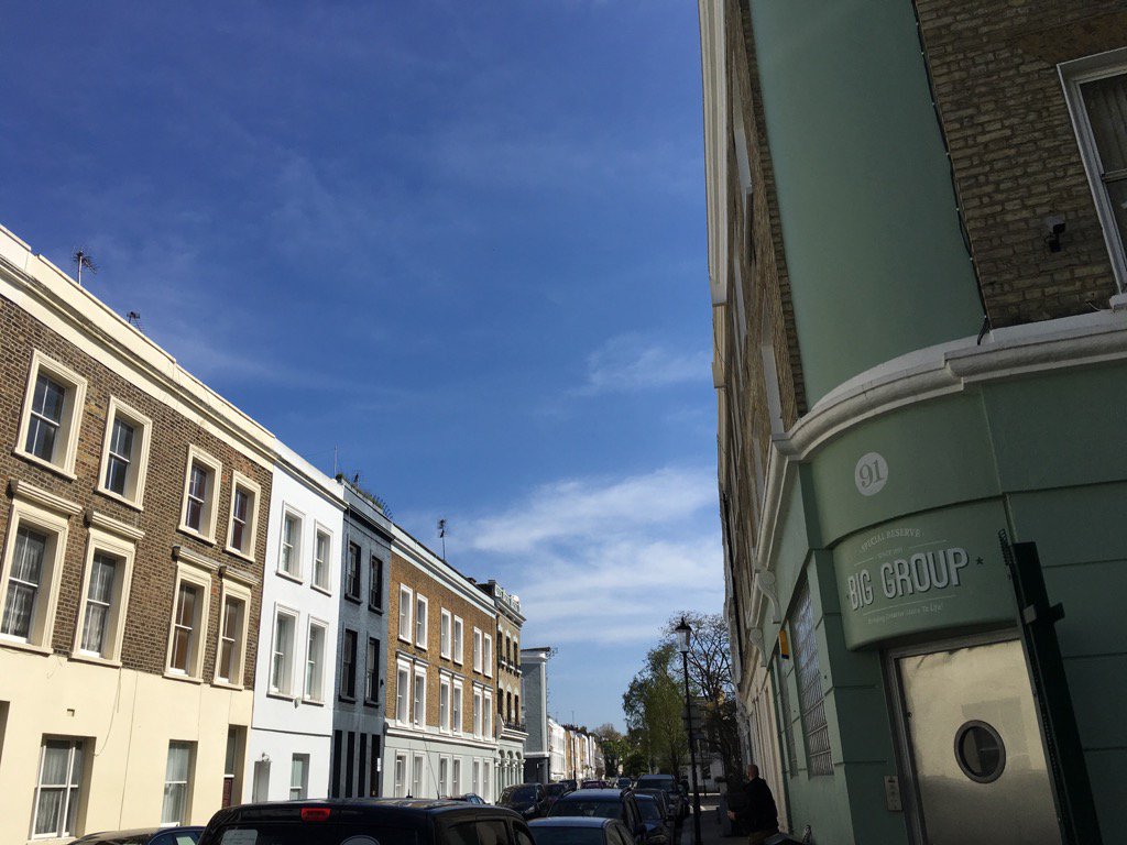 JasonRise's tweet image. Holland Park side street looking good today #londonspringtime