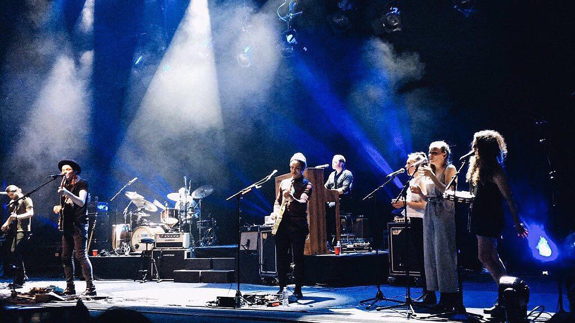 JamesBayMusic's tweet image. Last night was insane, thank you LA! Thanks to Joseph for joining us to pay tribute to the late great Levon Helm! X