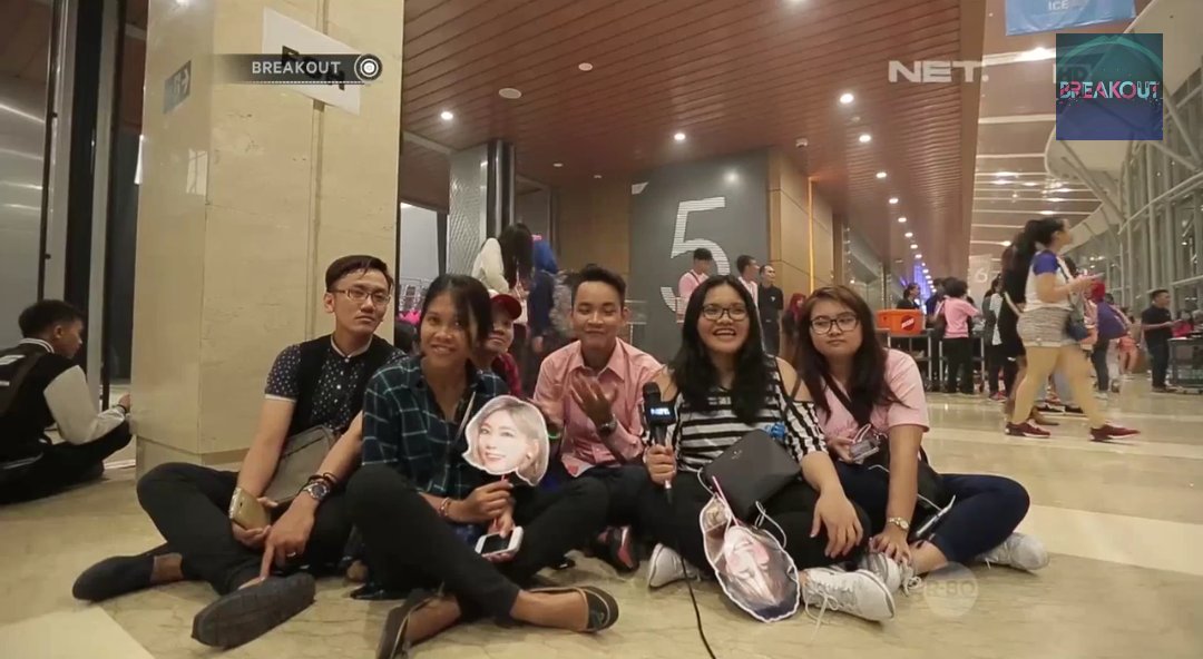 kimtaeyeonews's tweet photo. Breakout Hangout #BreakoutNETSNSD - 20 April 2016: https://t.co/Dw2Zlby1Mq https://t.co/uS1U1Heo3q