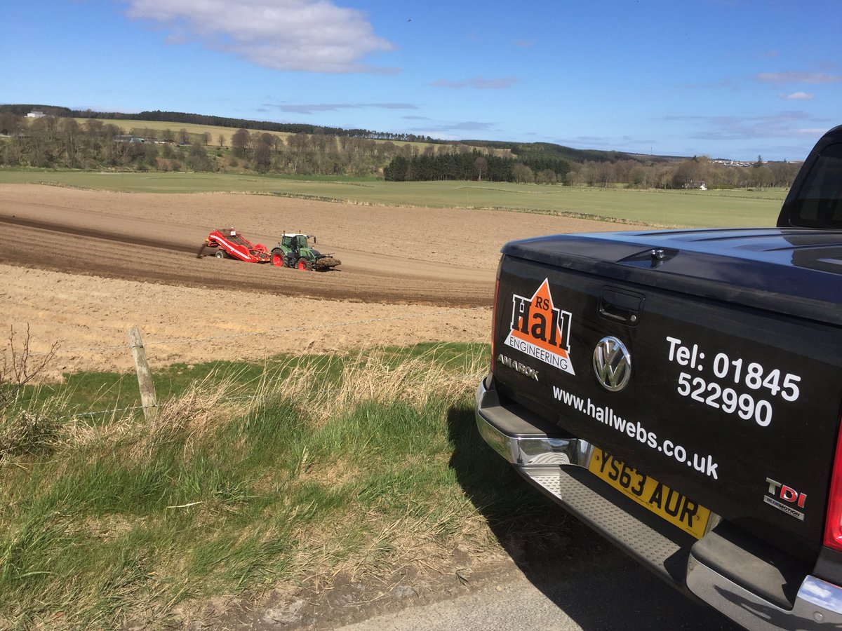 HallWebs's tweet photo. Lovely day for planting #potatoes #grimme #Scotland #hallwebs https://t.co/uZi4vBgPc5
