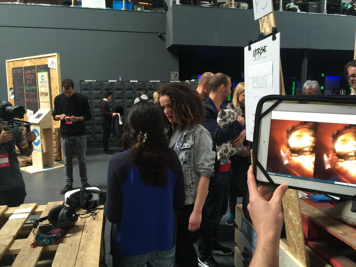 guidoz's tweet photo. De @vrpeekaboo startup met 3D foetusbeelden. US: low cost #vr #upris3 https://t.co/Rm96kvVGih