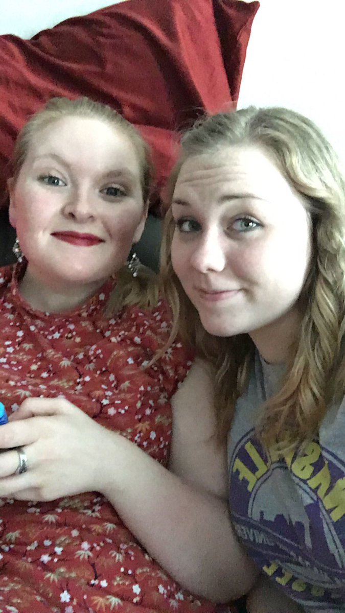 LizzCaitlin's tweet photo. Love being able to hang out with my best friend on my day off!💕💕 https://t.co/BA2AqGVvD9