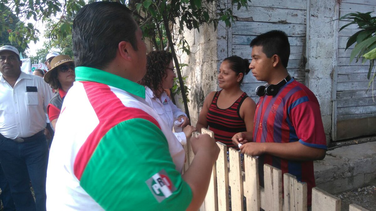 EstebanXTi's tweet photo. Como siempre he dicho: casa por casa, es la única manera para realmente escuchar a la gente. https://t.co/gi3yDSvPkB