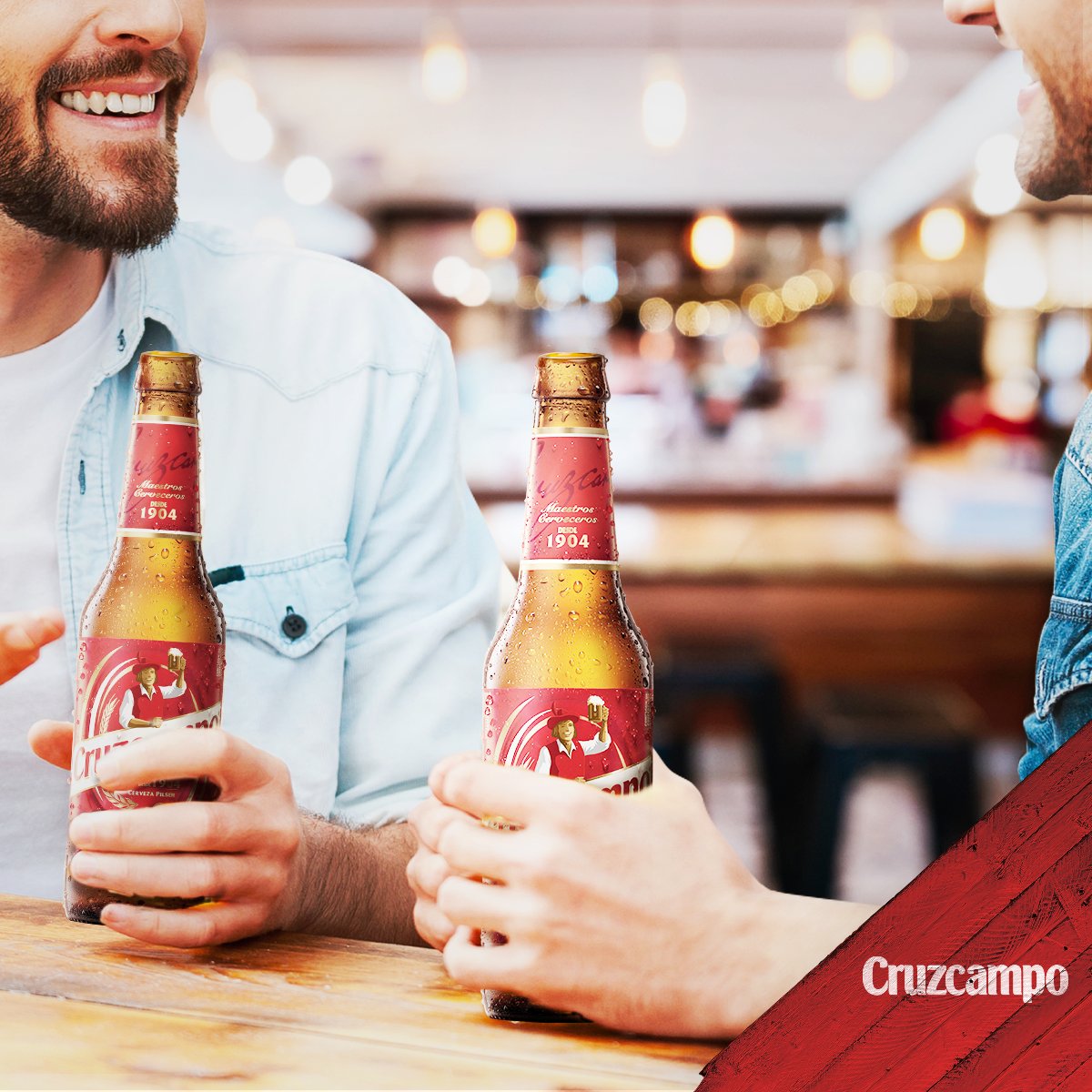 Cruzcampo's tweet photo. "Arreglando el mundo desde una barra desde 1904" ;)
¿Te suena este momento? 🍻🌍 https://t.co/ljFMnTawqp
