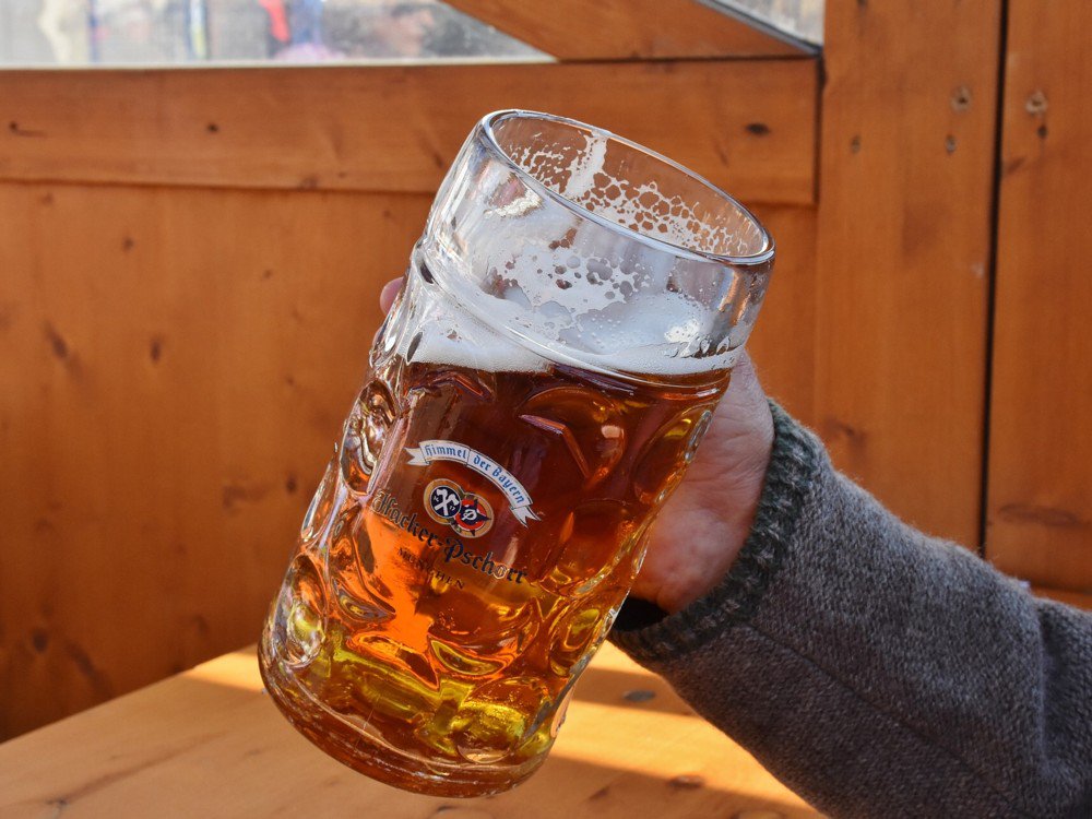 muyinteresante's tweet photo. ¡Atentos! Beber cerveza ayuda a bajar de peso y reducir el colesterol. Te lo contamos: 
https://t.co/JbrEsl9zn2 https://t.co/65RPd3uu2u
