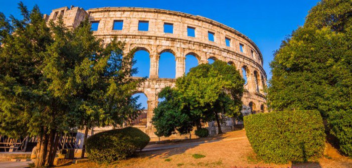 Qué visitar en #Pula  en 1 día - Os traemos esta #SixtExperience con el coliseo de #Croacia vero4travel.com/2016/04/que-vi…