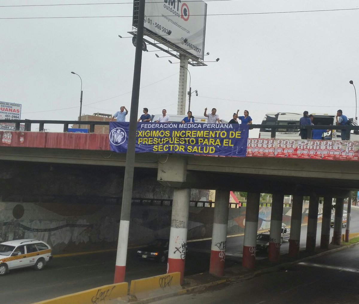 FedMedica's tweet photo. Médicos de la Región Callao en PARO NACIONAL. Exigimos incremento de presupuesto a sector Salud. SIEMPRE DE PIE!!! https://t.co/VjOnjUT5K5