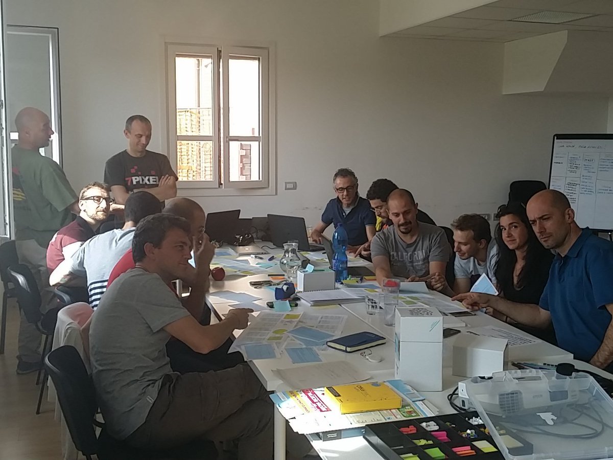 ScuolaXp's tweet photo. PO day dalle parti di @ScuolaXp con @drezzyit @Kirivo_Italia e @Trovaprezzi https://t.co/Vrw7tUvkTW