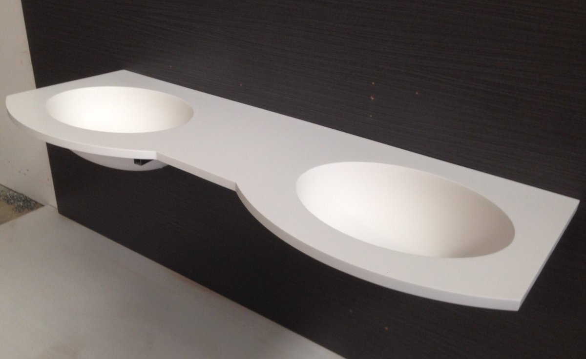 ar_solidsurface's tweet photo. Encimera de #baño con doble seno y sin uniones visibles. Realizada en #himacs . #diseño #arquitectura #interiorismo https://t.co/No0oPFnvbl