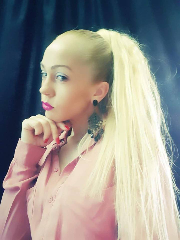 DivisimaH's tweet photo. Irina a ales Coada Luxe din Par Natural, Blond Perla, 50 cm. Superba! <3  Comanda acum: https://t.co/zRf57Gzzic https://t.co/hI16Vm5lSU