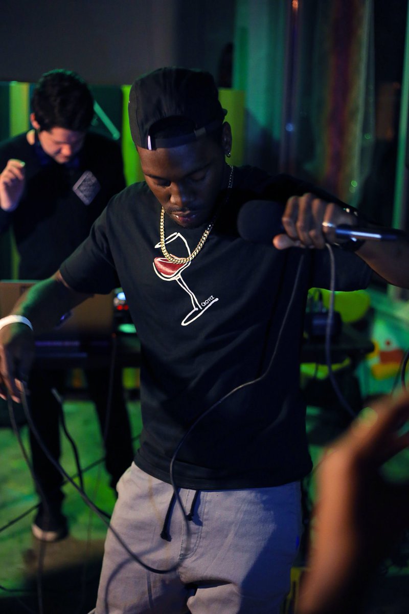 urbangorillas's tweet image. do what you love 🎤🎶🎶🎶
@T_Rev21 x @ArokHill