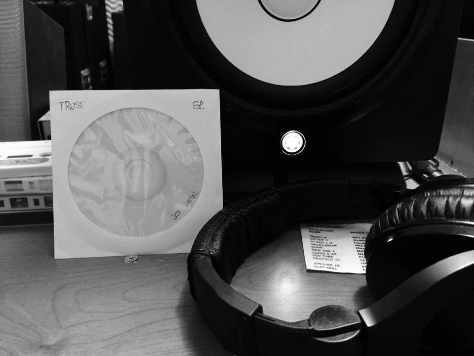 thebandtrust's tweet photo. Our latest EP, "Free Samples" will be coming to you soon. Stay tuned 🤘🏻 https://t.co/o0a7ABQ4u1