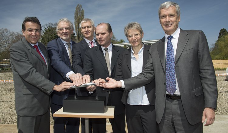 La première pierre du #Synathlon est posée ow.ly/4mTSVD #Vaud <a href="/unil/">Université de Lausanne</a>