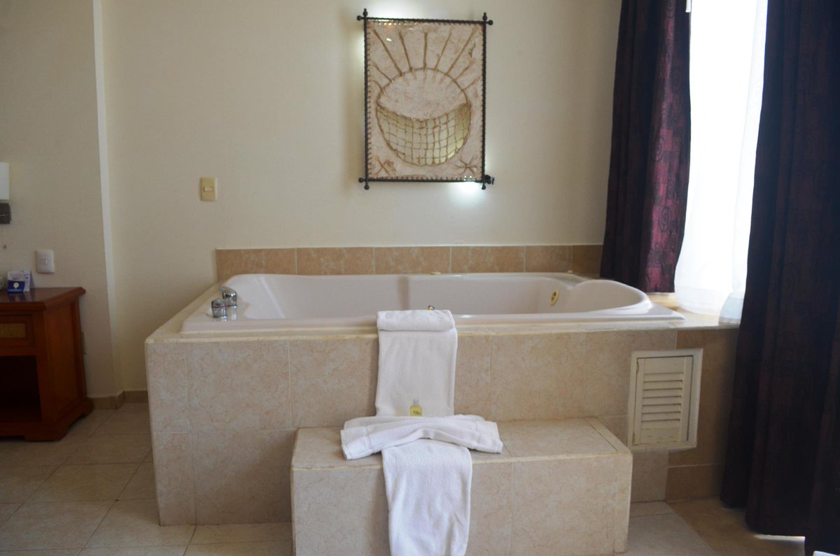 GreatParnassus's tweet photo. This is one of our jacuzzi in our suites at @GoldenParnassus https://t.co/aeQc6YDTJM