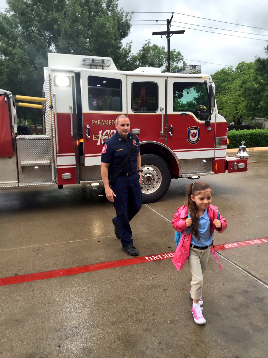 Central U Learns (@centralulearns) on Twitter photo Look at our awesome reader who came to school in style today! Thank you <a href="/LewisvilleFire/">Lewisville Fire</a> for all you do! #teamcentral Look at our awesome reader who came to school in style today! Thank you <a href="/LewisvilleFire/">Lewisville Fire</a> for all you do! #teamcentral