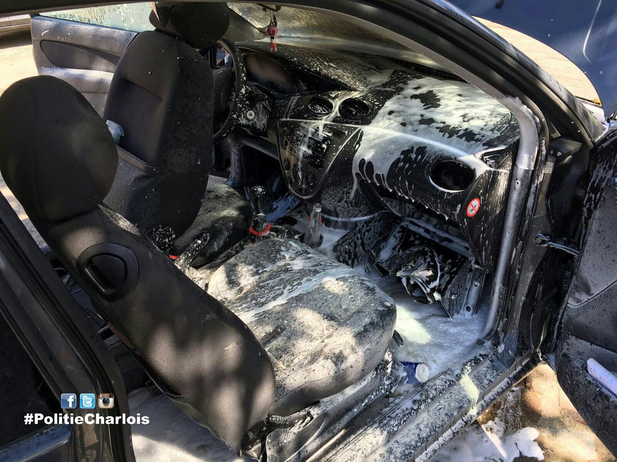 POL_Charlois's tweet photo. Auto vloog in brand. 6 Jongetje redt zusje door heldendaad #biezeveld @Piet_Kats https://t.co/YaSyMjqFng https://t.co/rxsvwnR7ld