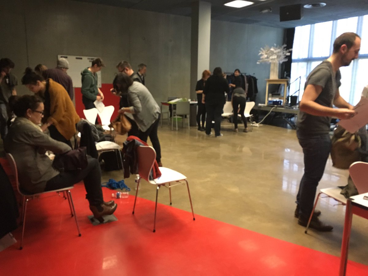 Narration2_0's tweet photo. Préparation du débriefing de ces trois journées de rencontres #narration20 https://t.co/5C8kEIOyzn