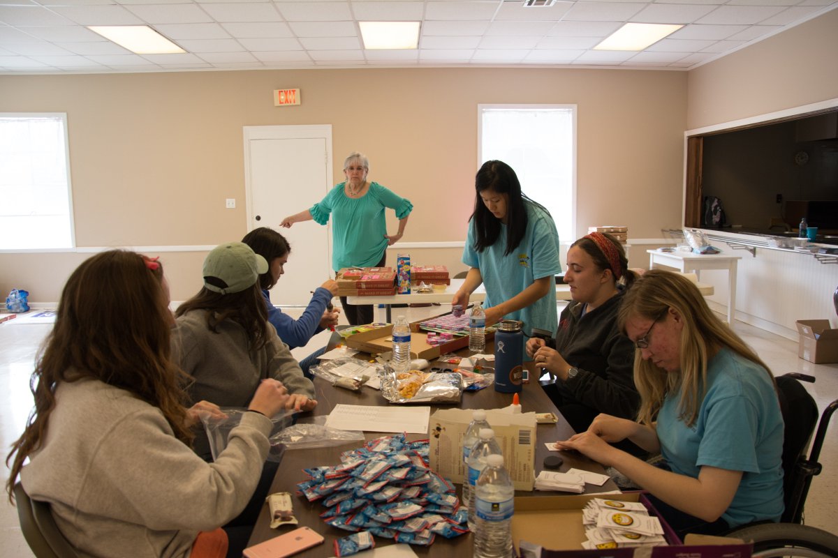 MannCenterSU's tweet photo. Thanks to all who made Samford Gives Back 2016 a success! #GetEngagedSU https://t.co/8PQHqBiv9e https://t.co/eGCMKjSkaL