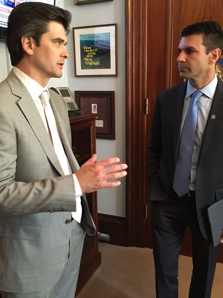 smittyPA's tweet photo. @MDAndersonNews with Dr David Price talking about enhanced recovery after surgery #cepop on Capitol Hill https://t.co/s2J2RBjBSn