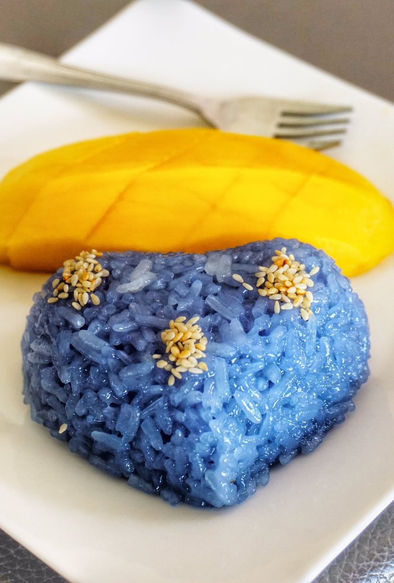 TalkTravelToMe's tweet photo. Sticky rice and mango anyone?! 😍🍚 #thailand #ttot #travel #talktravel https://t.co/78CDQQnzrm