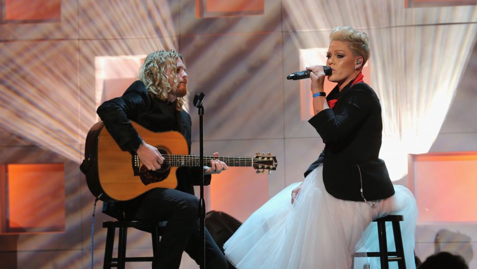THR's tweet photo. P!nk to Perform New Song at 2016 Billboard Music Awards https://t.co/KOuoiKtC5T https://t.co/43gANRMMKt