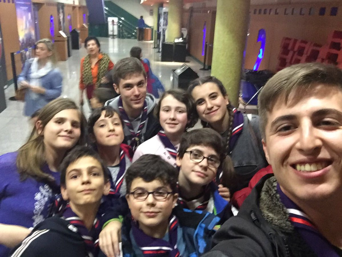 Pues el dia del espectador vamos nosotros #elibrodelaselvascout