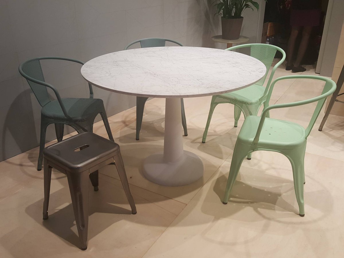 zincoriginals's tweet photo. Clásica Table G de @TolixDesign con tablero en mármol. https://t.co/anyHZf9PlK