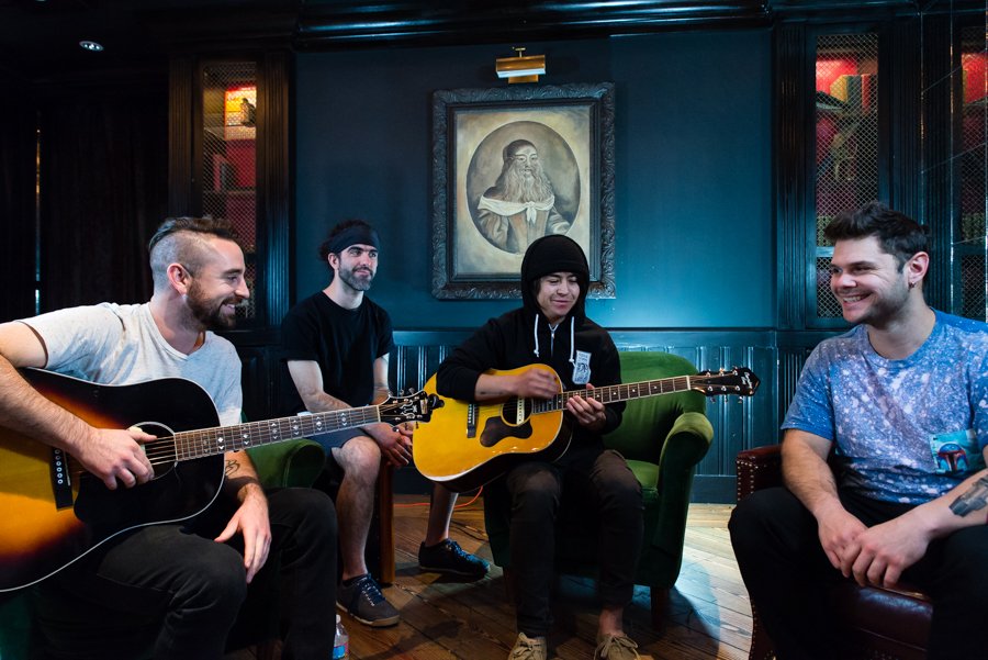 Stripped Down Session: I The Mighty play 2 songs acoustic before their Vegas show w/ <a href="/Coheed/">Coheed and Cambria</a> punksinvegas.com/stripped-down-…